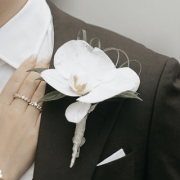 Phalaenopsis Boutonniere